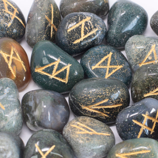 RUNES STONE SET IN POUCH - MOSS AGATE